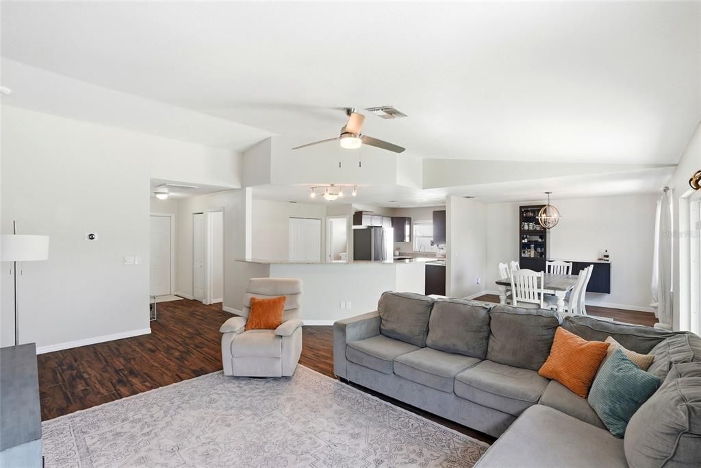 For Sale: $460,000 (3 beds, 2 baths, 1552 Square Feet)