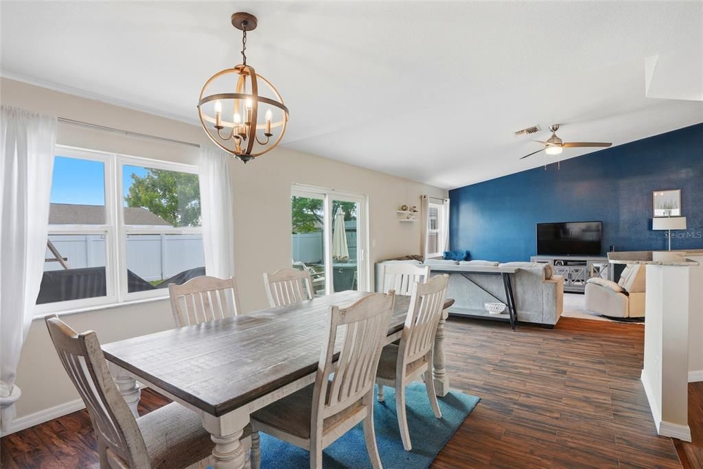 For Sale: $460,000 (3 beds, 2 baths, 1552 Square Feet)