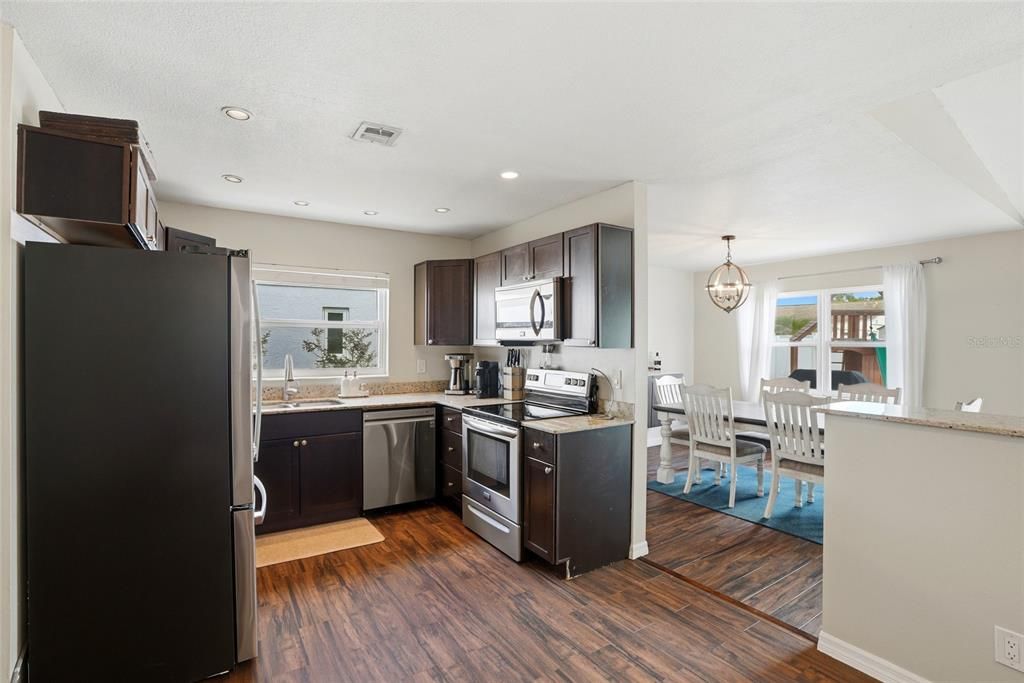 For Sale: $460,000 (3 beds, 2 baths, 1552 Square Feet)