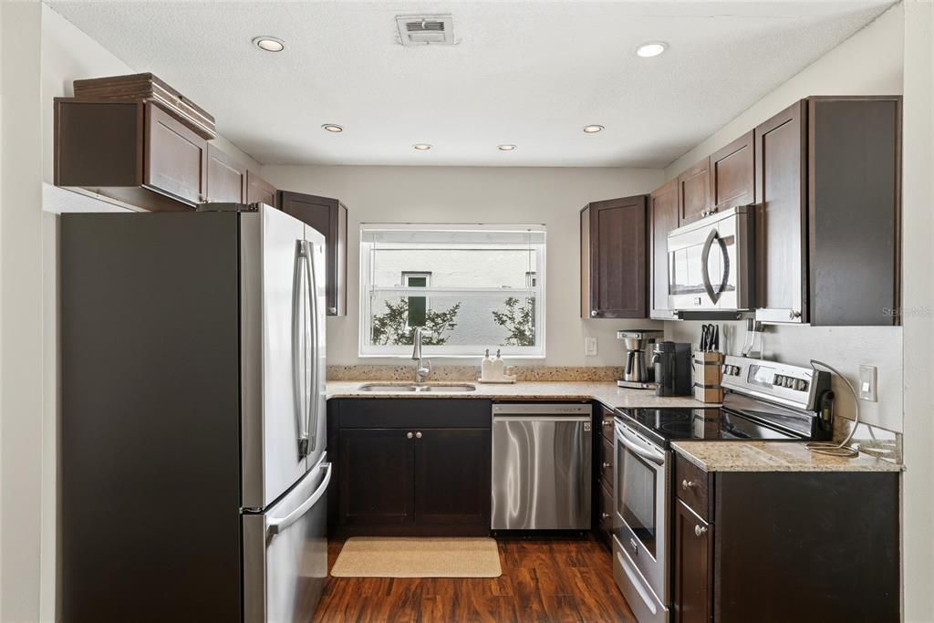 For Sale: $460,000 (3 beds, 2 baths, 1552 Square Feet)