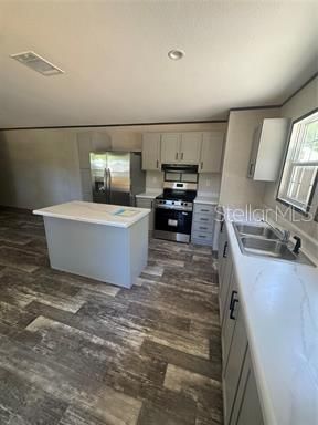 For Sale: $169,900 (3 beds, 2 baths, 980 Square Feet)