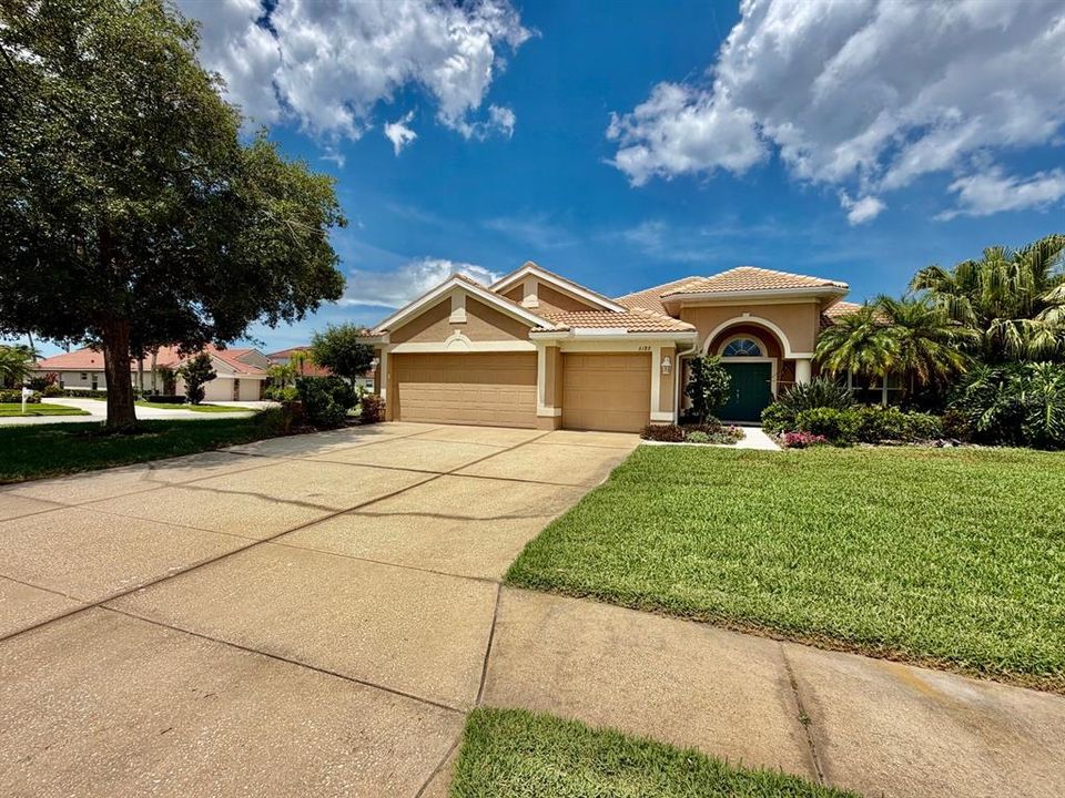 For Rent: $3,995 (4 beds, 3 baths, 2330 Square Feet)