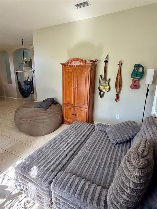 For Rent: $3,995 (4 beds, 3 baths, 2330 Square Feet)