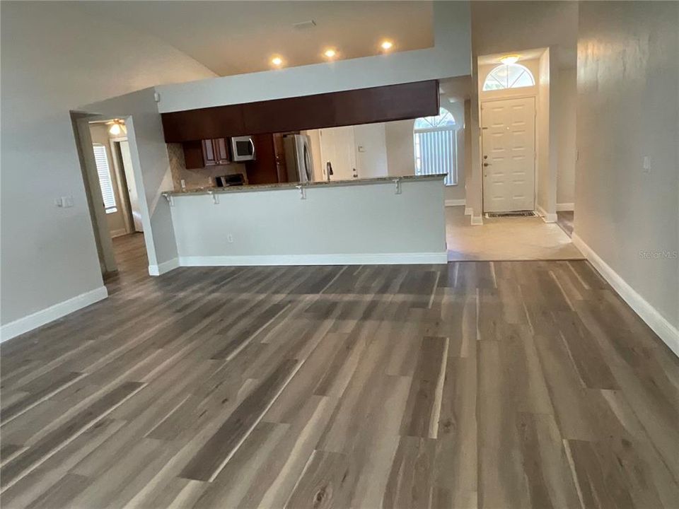 Activo con contrato: $324,900 (3 camas, 2 baños, 1455 Pies cuadrados)