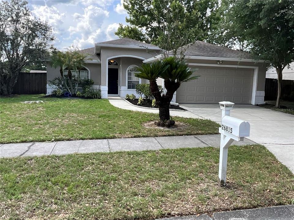 Activo con contrato: $324,900 (3 camas, 2 baños, 1455 Pies cuadrados)