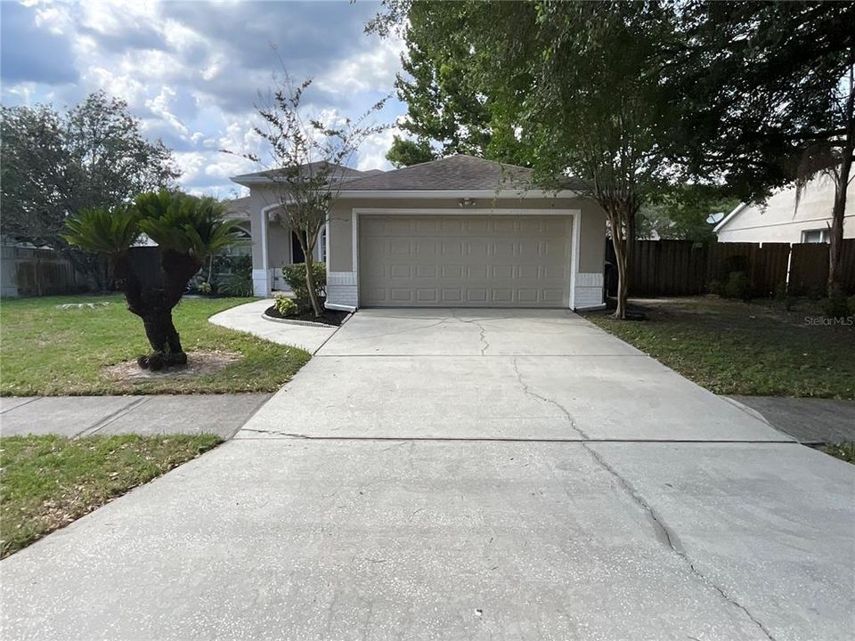 Activo con contrato: $324,900 (3 camas, 2 baños, 1455 Pies cuadrados)