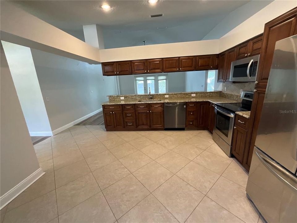 Activo con contrato: $324,900 (3 camas, 2 baños, 1455 Pies cuadrados)