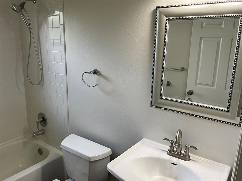 Activo con contrato: $324,900 (3 camas, 2 baños, 1455 Pies cuadrados)
