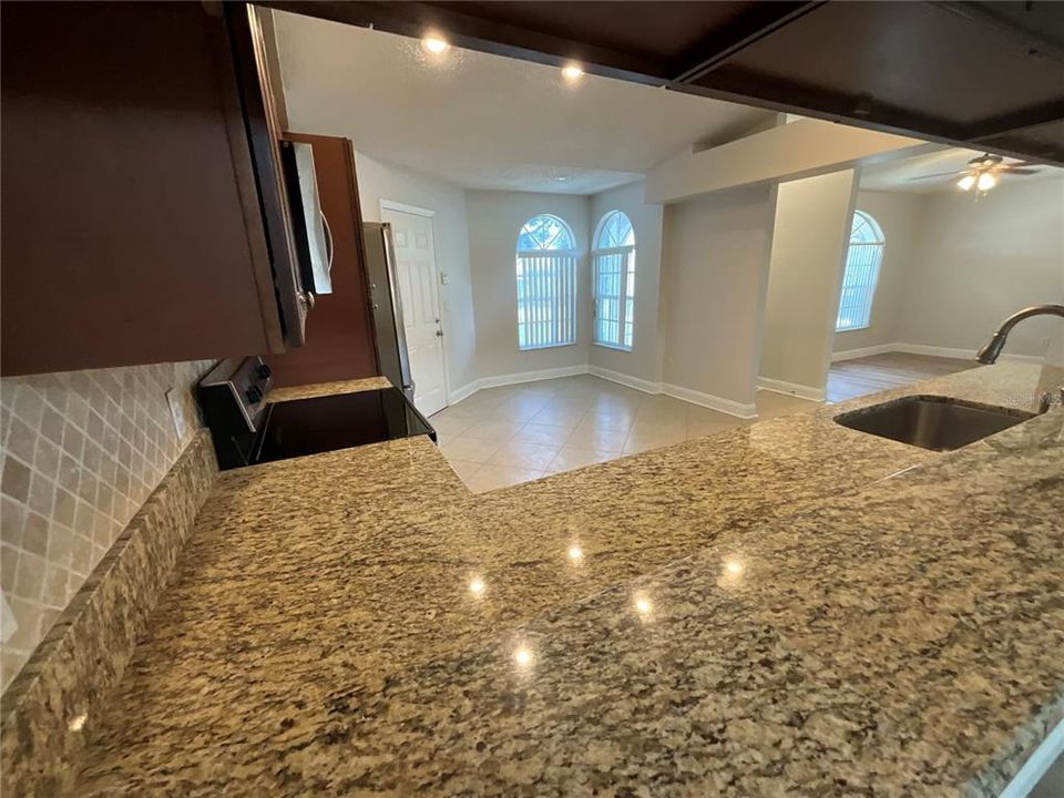 Activo con contrato: $324,900 (3 camas, 2 baños, 1455 Pies cuadrados)