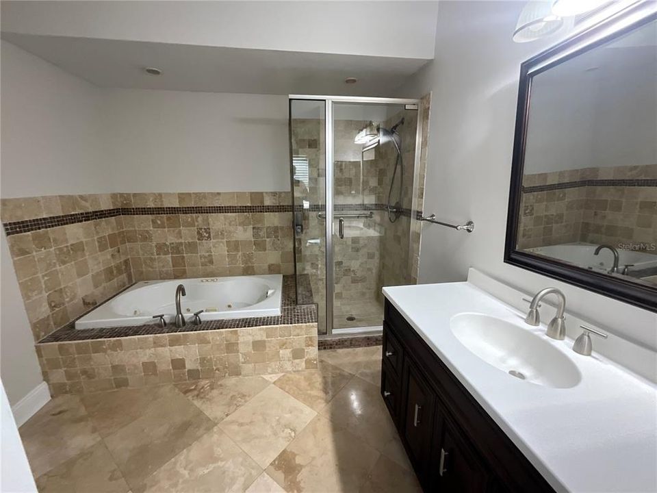 Activo con contrato: $324,900 (3 camas, 2 baños, 1455 Pies cuadrados)