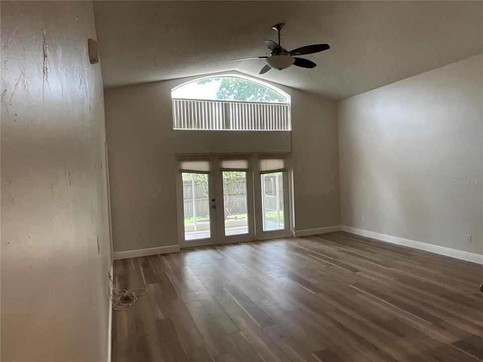 Activo con contrato: $324,900 (3 camas, 2 baños, 1455 Pies cuadrados)