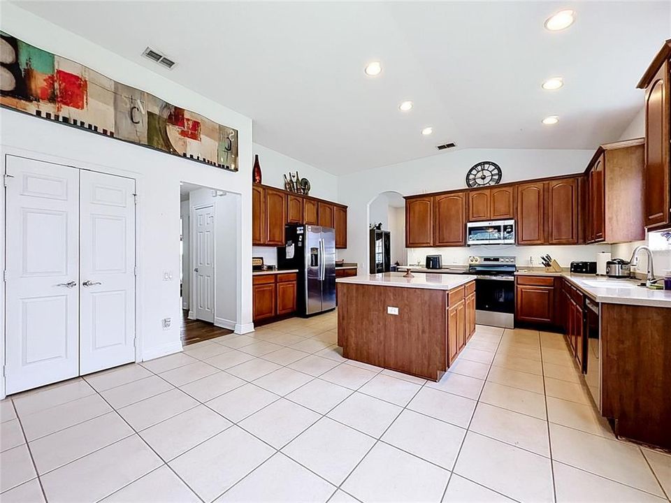 For Sale: $515,000 (4 beds, 2 baths, 2209 Square Feet)