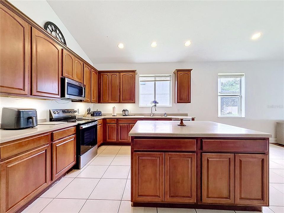For Sale: $515,000 (4 beds, 2 baths, 2209 Square Feet)