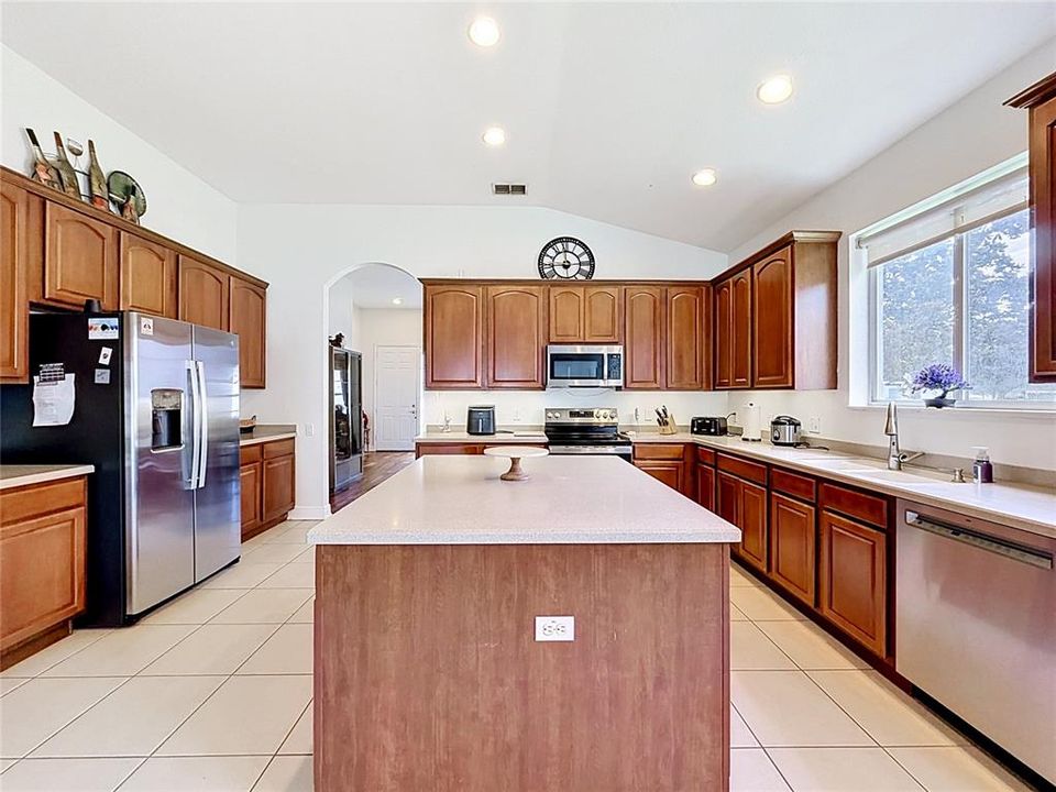 For Sale: $515,000 (4 beds, 2 baths, 2209 Square Feet)