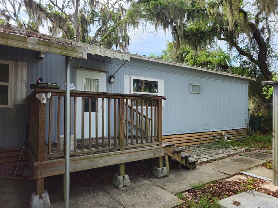 For Sale: $295,000 (3 beds, 2 baths, 960 Square Feet)