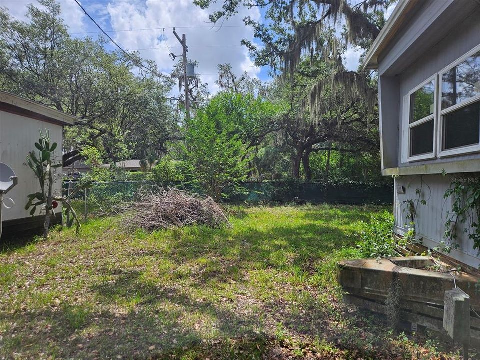 For Sale: $295,000 (3 beds, 2 baths, 960 Square Feet)