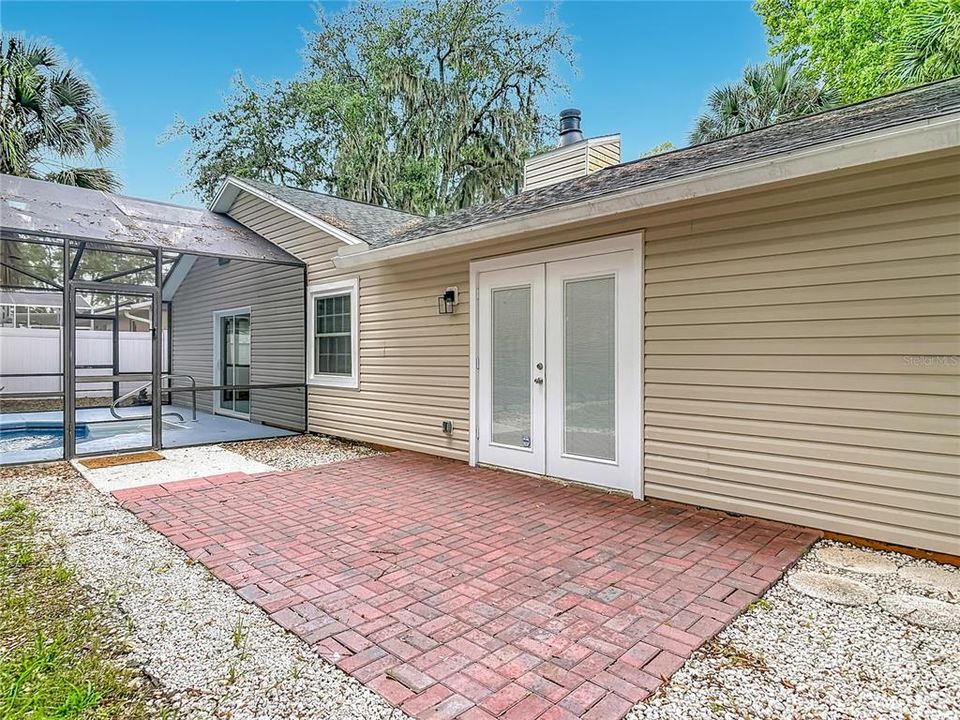 For Sale: $333,999 (3 beds, 2 baths, 1295 Square Feet)