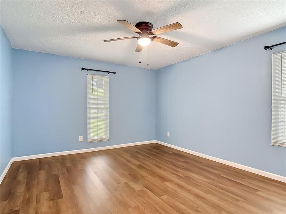 For Sale: $333,999 (3 beds, 2 baths, 1295 Square Feet)