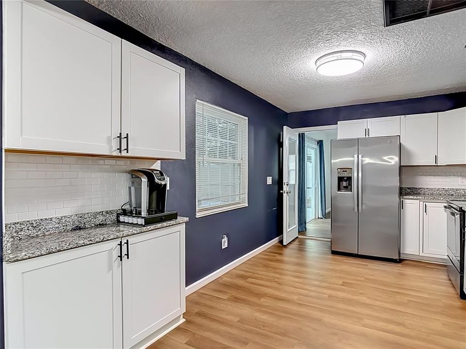 For Sale: $333,999 (3 beds, 2 baths, 1295 Square Feet)