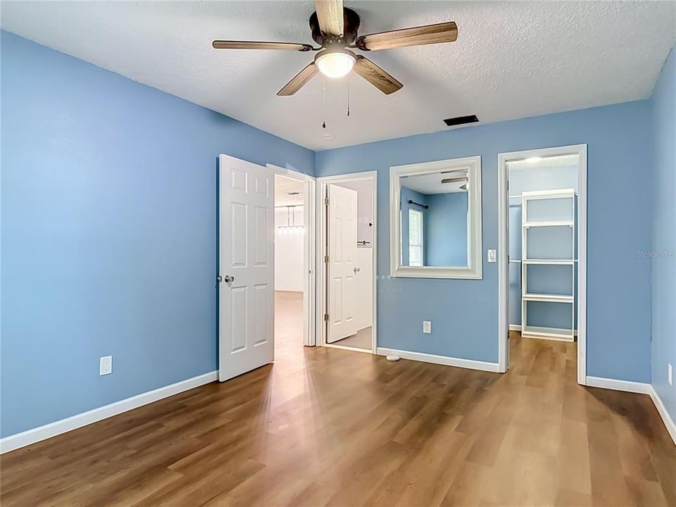 For Sale: $333,999 (3 beds, 2 baths, 1295 Square Feet)