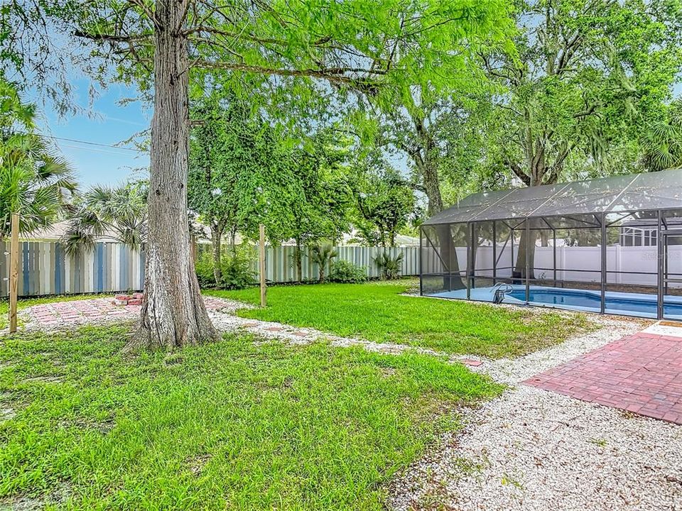 For Sale: $333,999 (3 beds, 2 baths, 1295 Square Feet)
