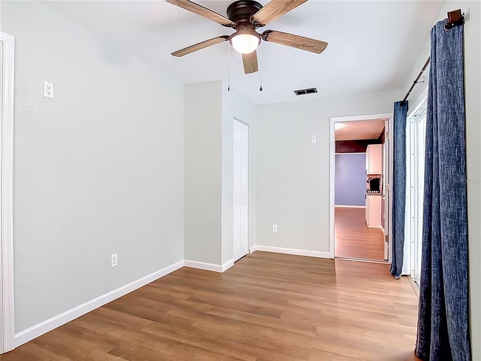 For Sale: $333,999 (3 beds, 2 baths, 1295 Square Feet)