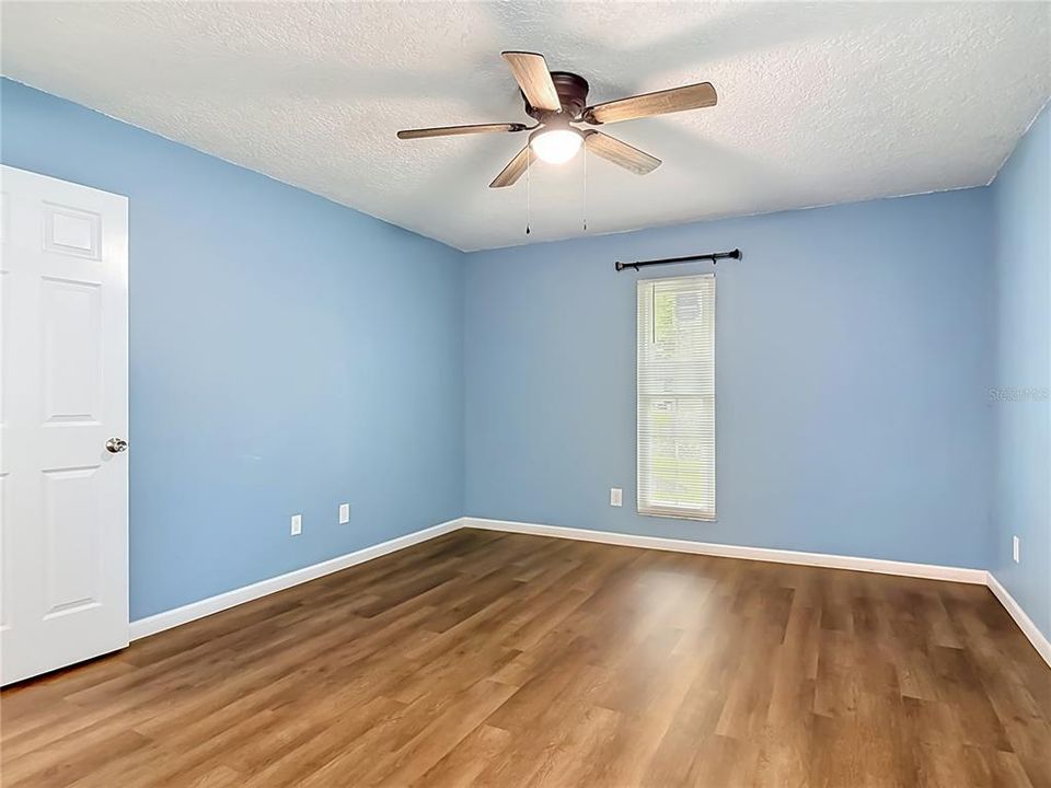 For Sale: $333,999 (3 beds, 2 baths, 1295 Square Feet)