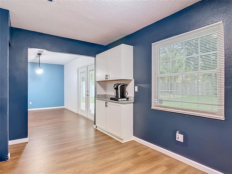 For Sale: $333,999 (3 beds, 2 baths, 1295 Square Feet)