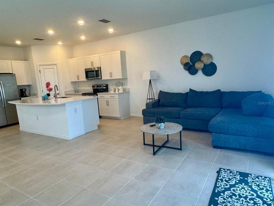 For Rent: $2,200 (3 beds, 2 baths, 1593 Square Feet)