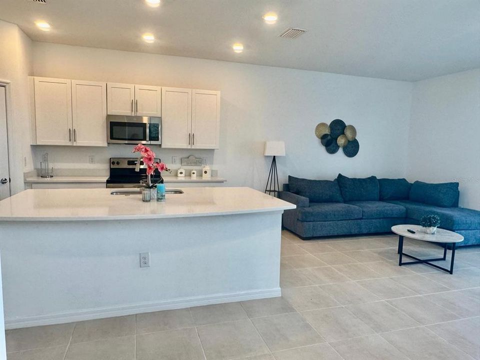 For Rent: $2,200 (3 beds, 2 baths, 1593 Square Feet)