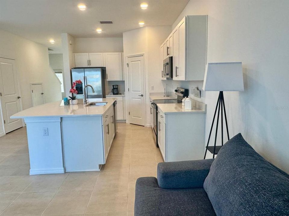 For Rent: $2,200 (3 beds, 2 baths, 1593 Square Feet)