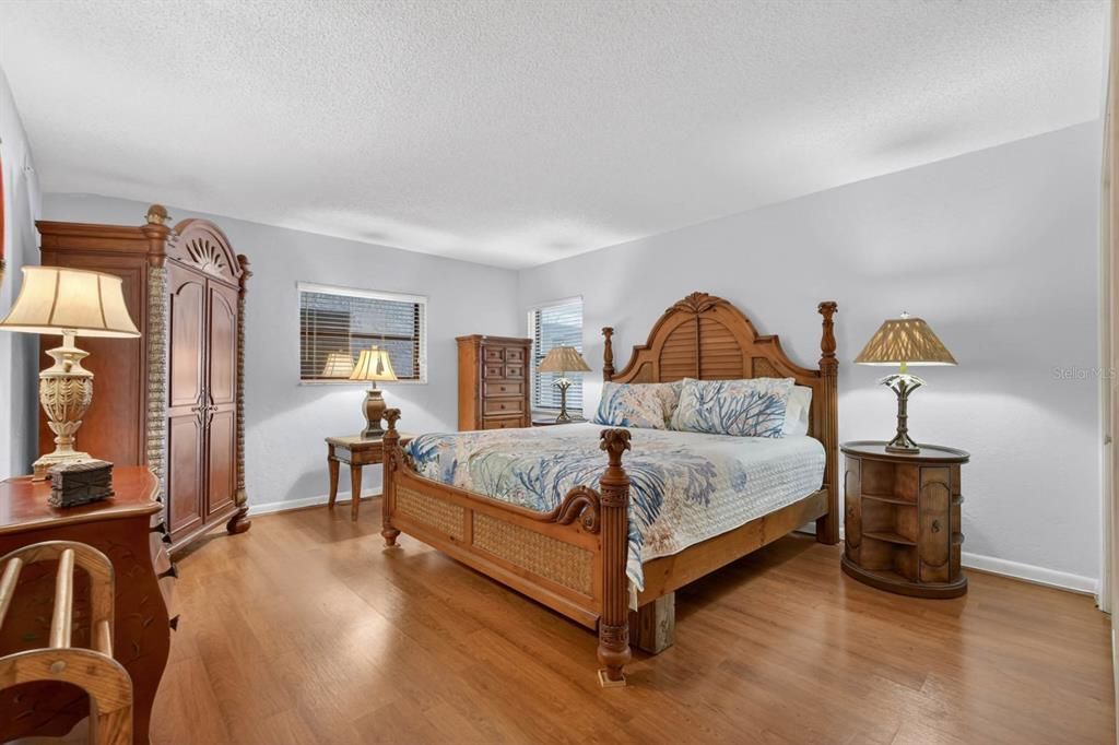 For Sale: $330,000 (1 beds, 1 baths, 1791 Square Feet)