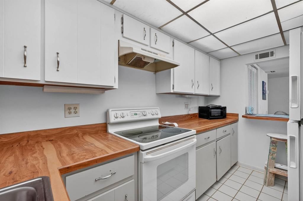 For Sale: $330,000 (1 beds, 1 baths, 1791 Square Feet)