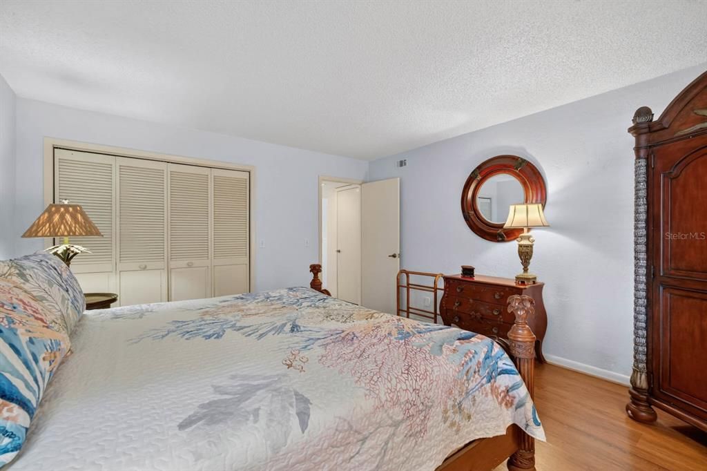 For Sale: $330,000 (1 beds, 1 baths, 1791 Square Feet)