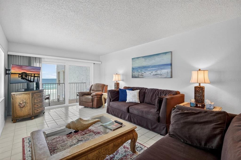 For Sale: $330,000 (1 beds, 1 baths, 1791 Square Feet)