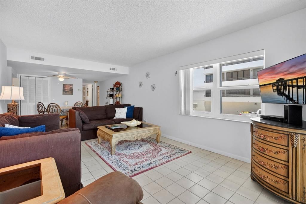 For Sale: $330,000 (1 beds, 1 baths, 1791 Square Feet)