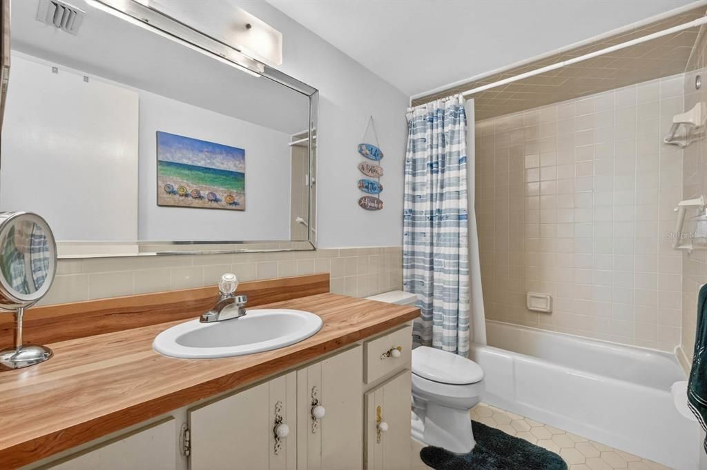 For Sale: $330,000 (1 beds, 1 baths, 1791 Square Feet)