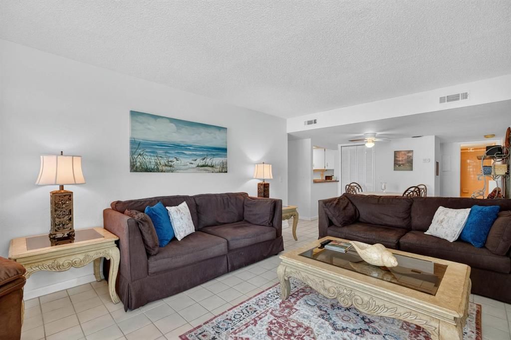 For Sale: $330,000 (1 beds, 1 baths, 1791 Square Feet)
