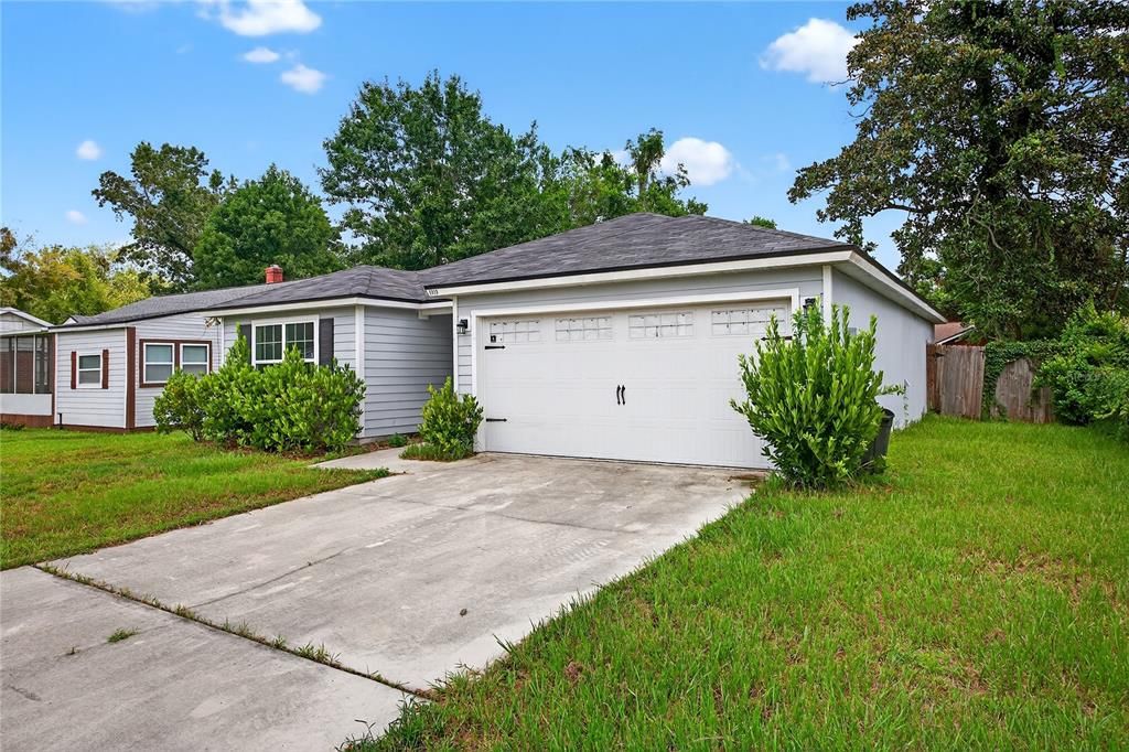 For Sale: $244,900 (3 beds, 2 baths, 1196 Square Feet)