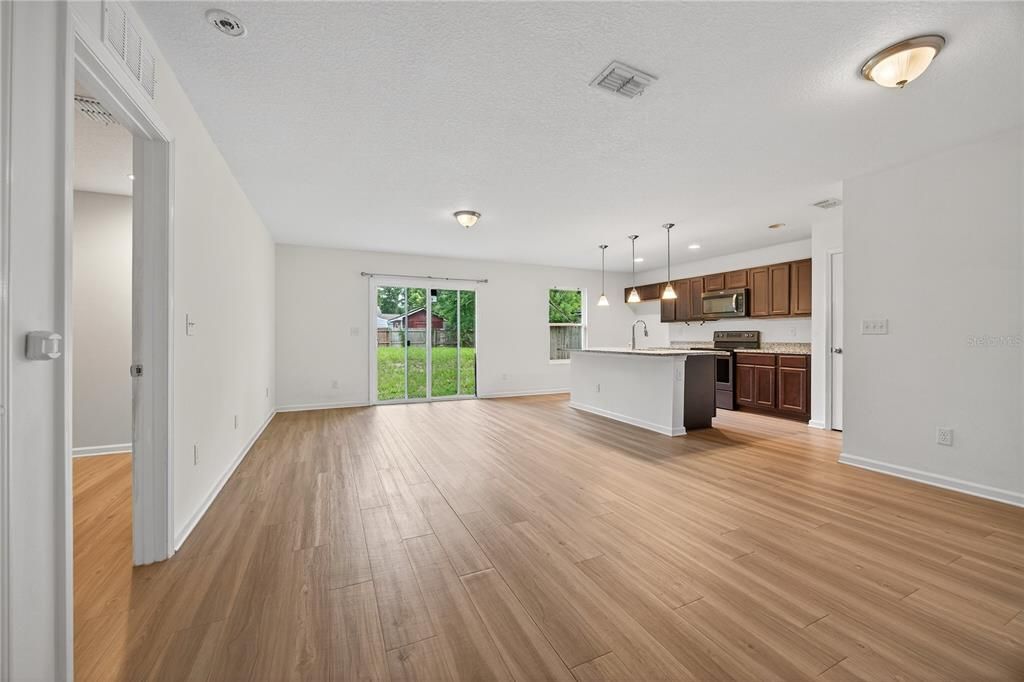 For Sale: $244,900 (3 beds, 2 baths, 1196 Square Feet)