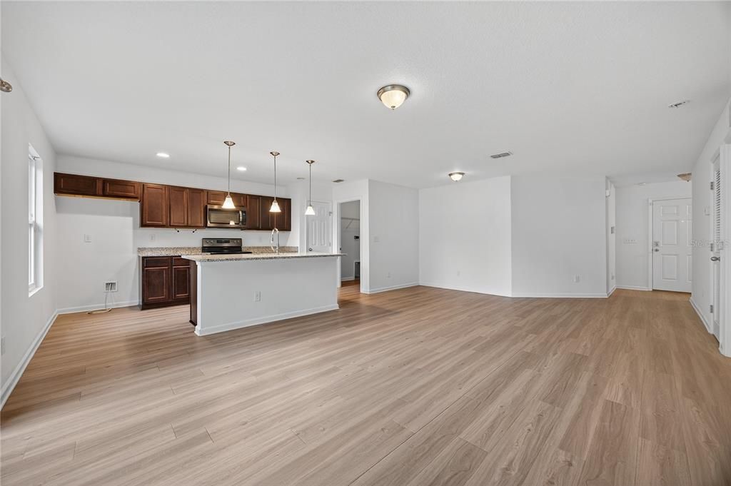 For Sale: $244,900 (3 beds, 2 baths, 1196 Square Feet)
