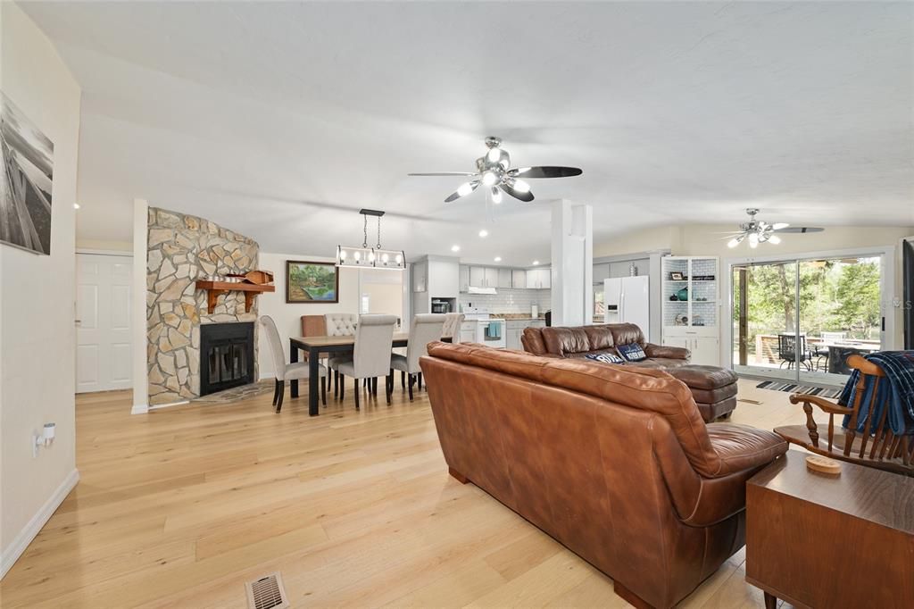 For Sale: $459,000 (3 beds, 3 baths, 1564 Square Feet)