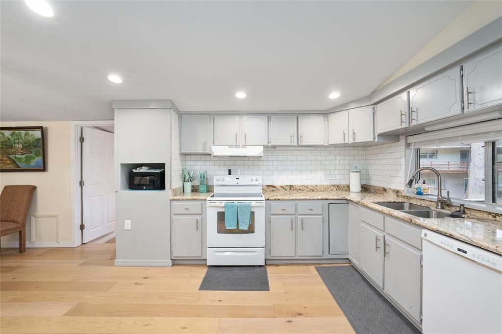 For Sale: $459,000 (3 beds, 3 baths, 1564 Square Feet)