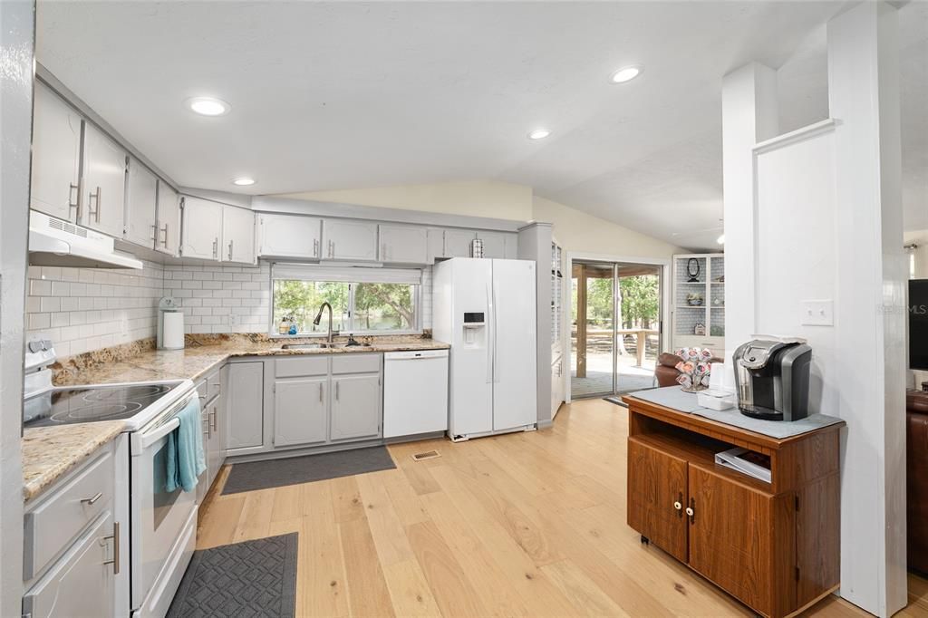 For Sale: $459,000 (3 beds, 3 baths, 1564 Square Feet)