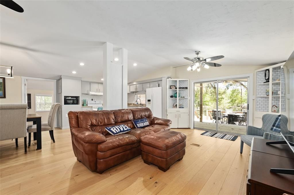 For Sale: $459,000 (3 beds, 3 baths, 1564 Square Feet)