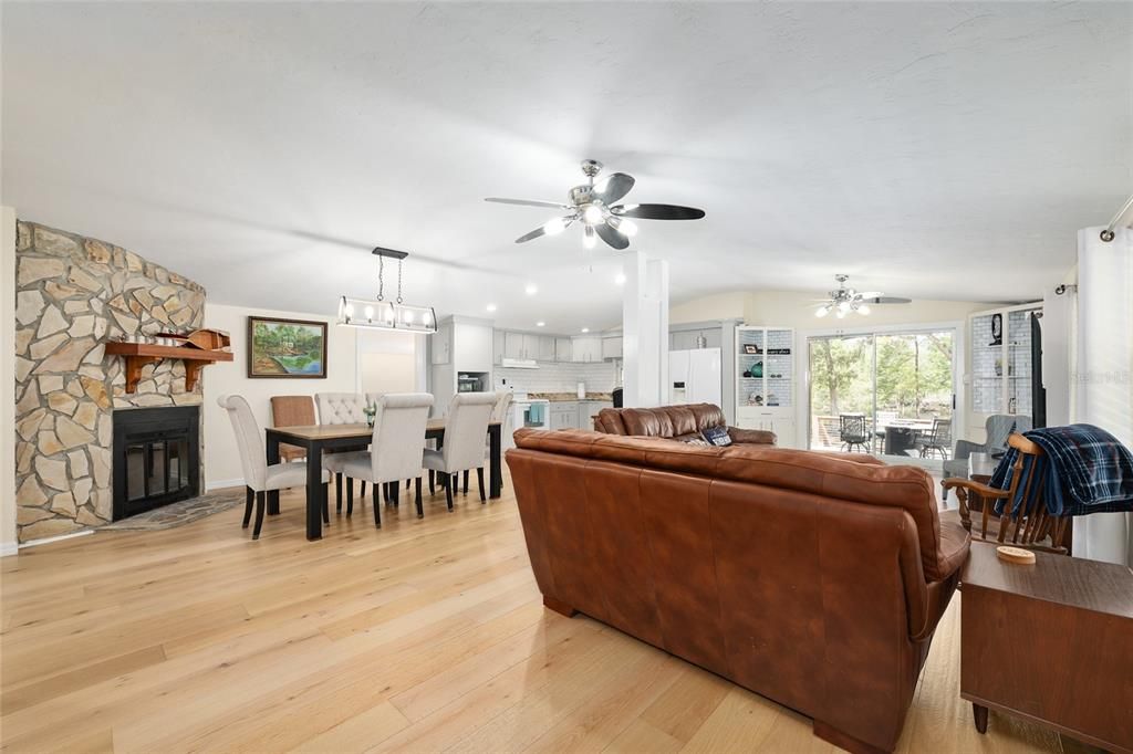 For Sale: $459,000 (3 beds, 3 baths, 1564 Square Feet)
