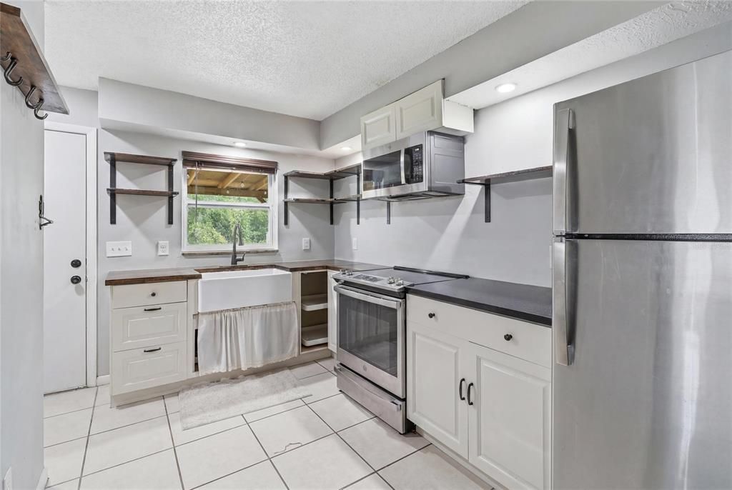 На продажу: $215,000 (3 спален, 1 ванн, 1014 Квадратных фут)