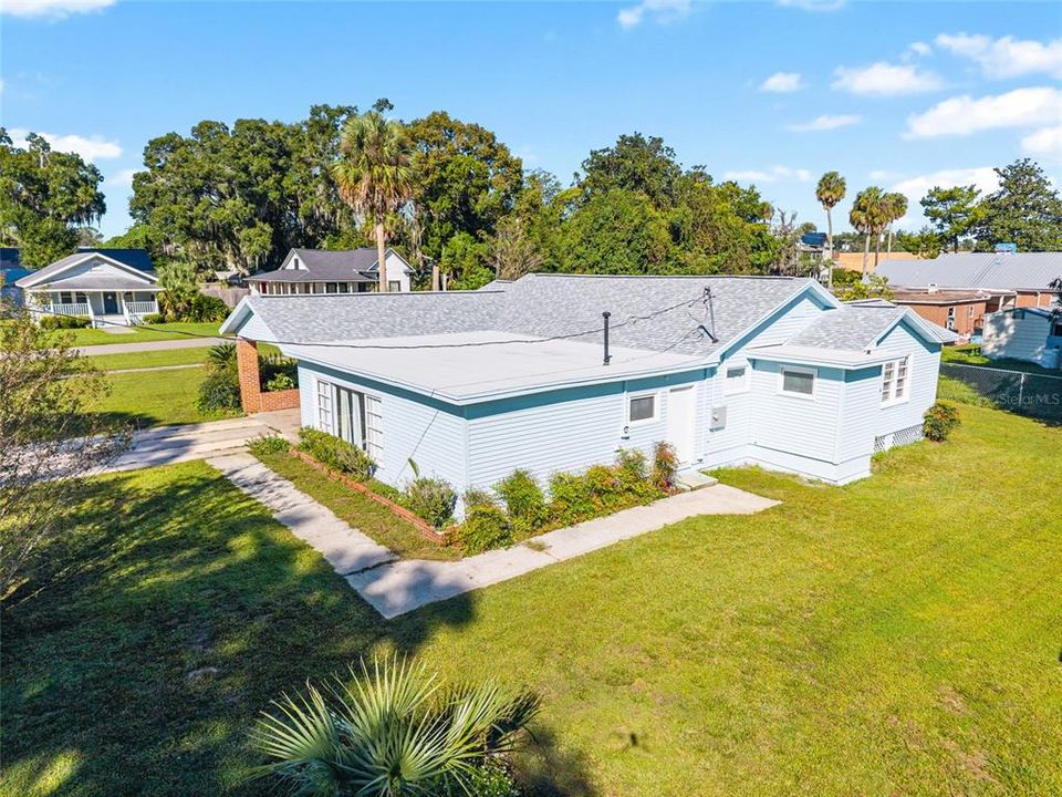 For Rent: $1,900 (4 beds, 2 baths, 1924 Square Feet)