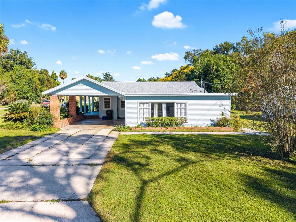 For Rent: $1,900 (4 beds, 2 baths, 1924 Square Feet)