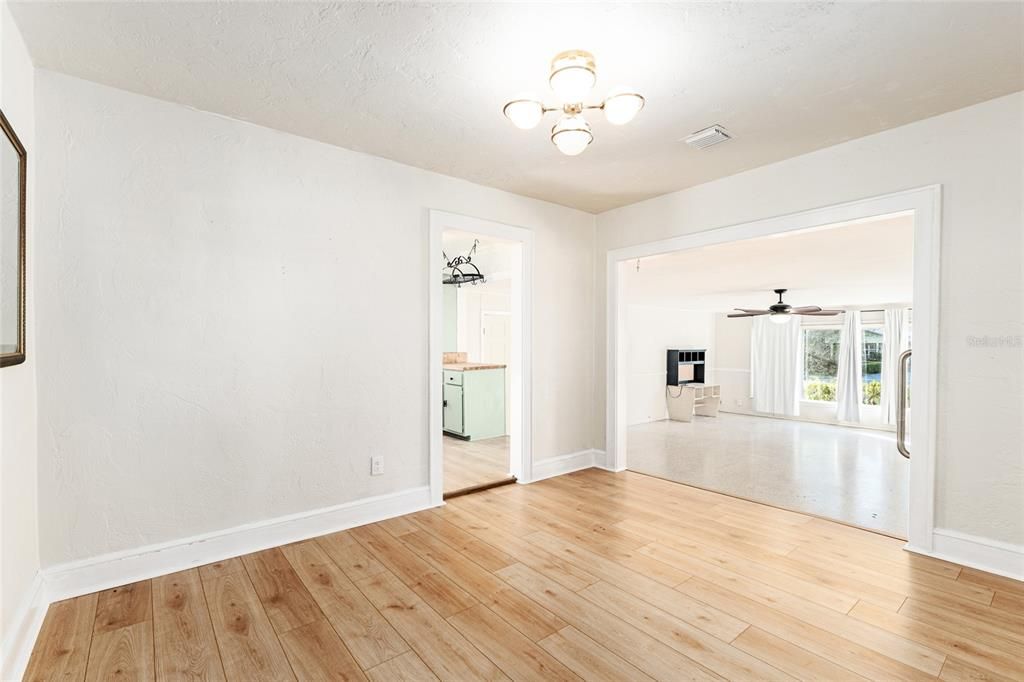 For Rent: $1,900 (4 beds, 2 baths, 1924 Square Feet)